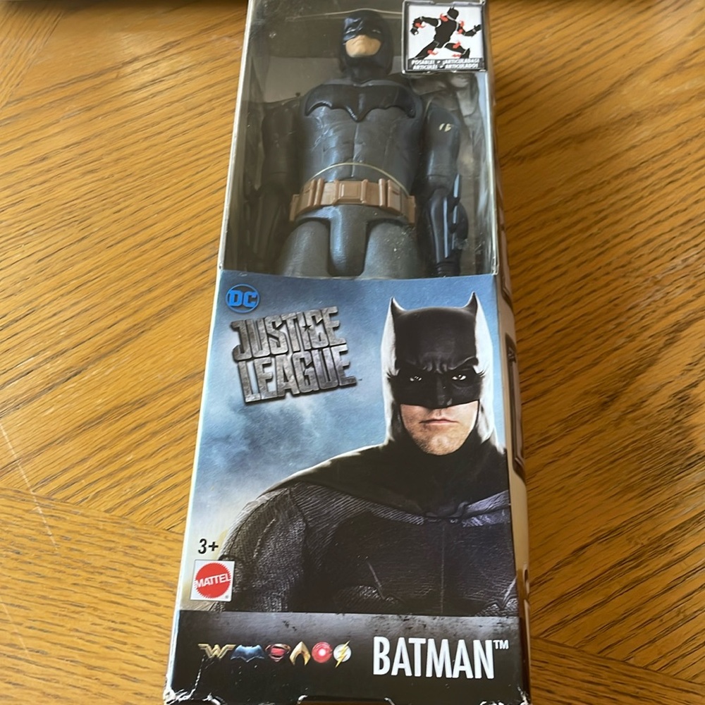 DC Justice League Movie True Moves Batman Action Figure NEW